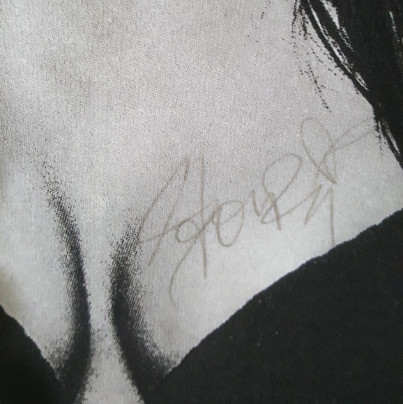 Entity - Graphic Tee Signed by Logic & Stori - Picture 6 of 8